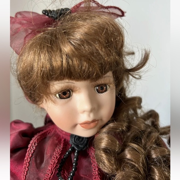 Samantha Collection by Samatha Medici Special Edition Porcelain Doll 1998 - Picture 3 of 6